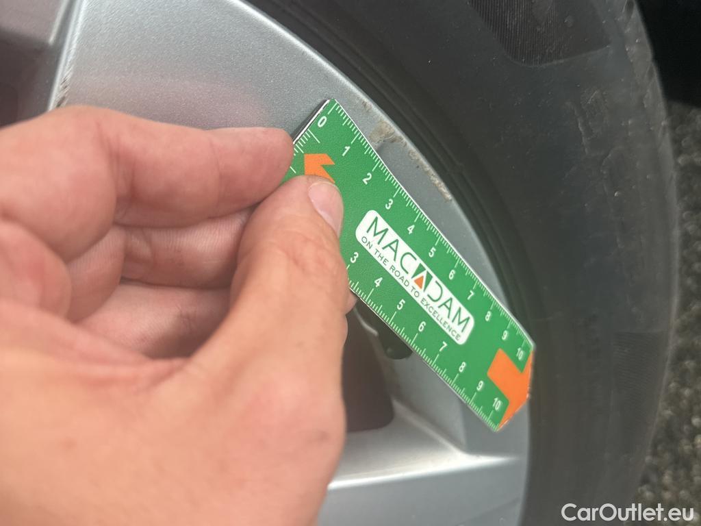  Volkswagen  Golf  VOLKSWAGEN / 2020 / 5P / Berline 1.0 eTSI OPF 110 DSG7 Life Business 1st #18