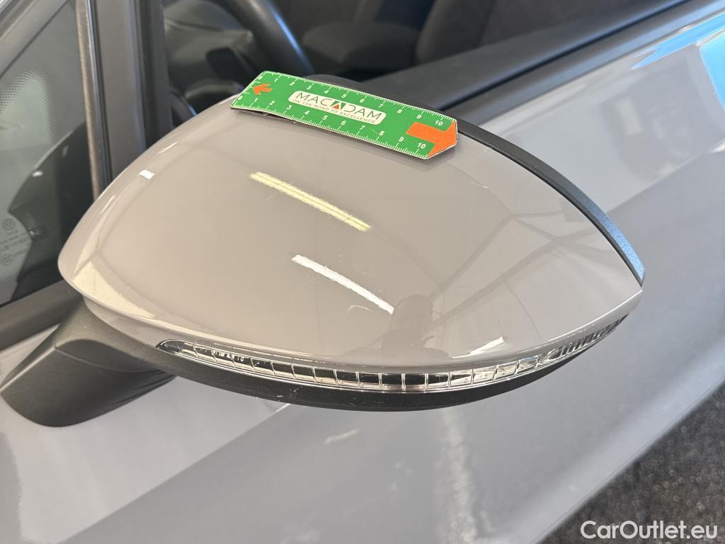  Volkswagen  Golf  VOLKSWAGEN / 2020 / 5P / Berline 1.0 eTSI OPF 110 DSG7 Life Business 1st #38