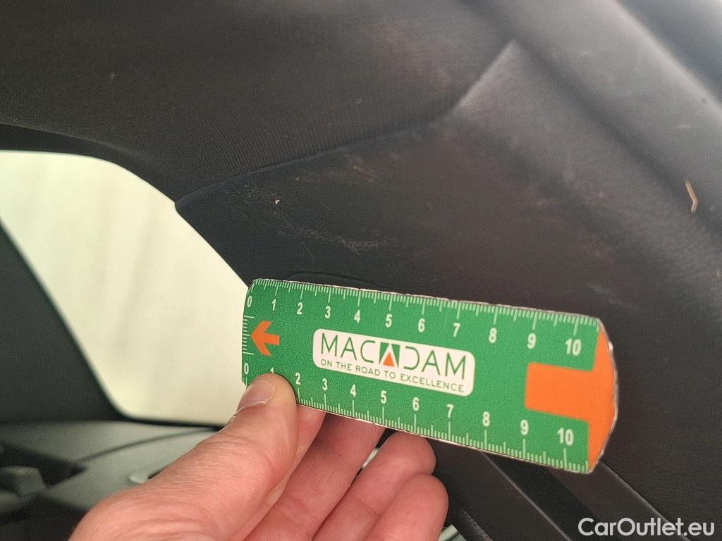  Volvo  V60 VOLVO  / 2018 / 5P / Break Recharge T6 340 Geartronic 8 R-Design #63