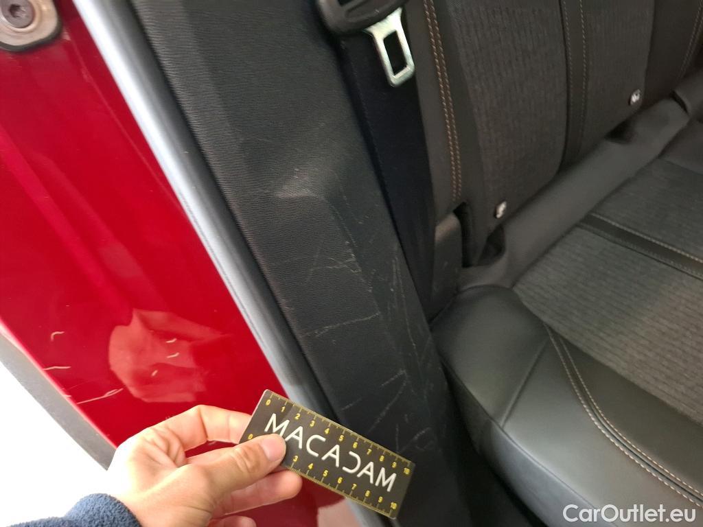  Peugeot  3008 PEUGEOT  / 2016 / 5P / SUV Puretech 180 S&S EAT8 GT LINE #53