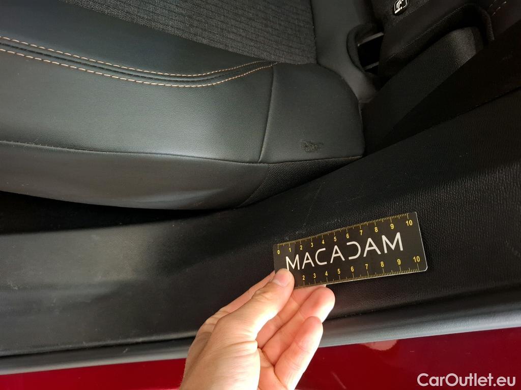  Peugeot  3008 PEUGEOT  / 2016 / 5P / SUV Puretech 180 S&S EAT8 GT LINE #50