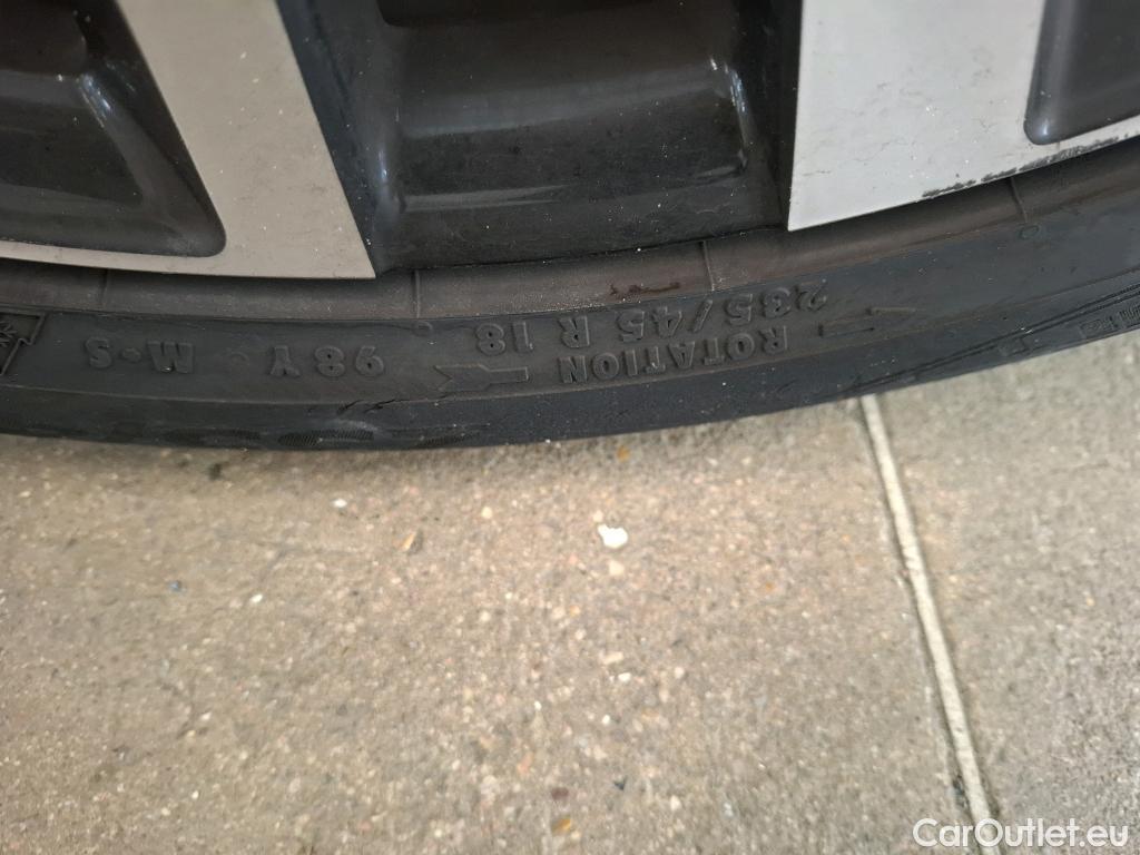  Peugeot  508 PEUGEOT  / 2018 / 5P / Berline HYBRID 225 E-EAT8 GT #4