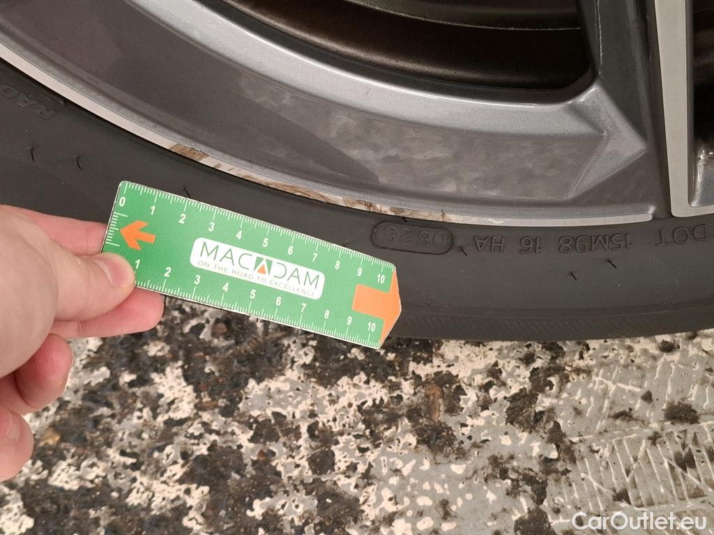  Mercedes  G-Klasee MERCEDES-BENZ GLC / 2019 / 5P / SUV 2.0 GLC 300 E AMG LINE 4MATIC #25