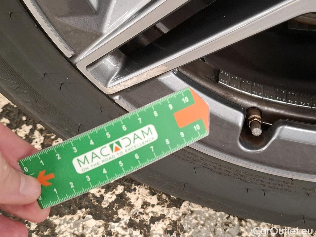  Mercedes  G-Klasee MERCEDES-BENZ GLC / 2019 / 5P / SUV 2.0 GLC 300 E AMG LINE 4MATIC #22