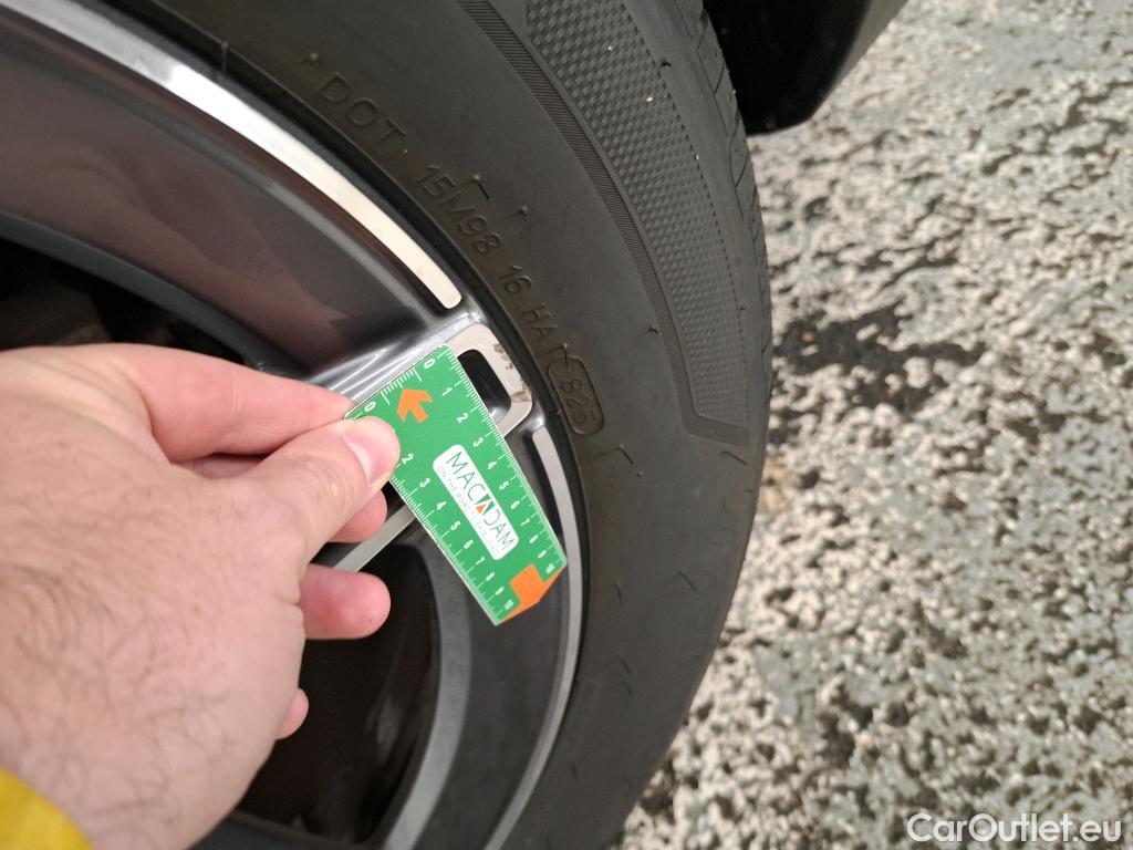  Mercedes  G-Klasee MERCEDES-BENZ GLC / 2019 / 5P / SUV 2.0 GLC 300 E AMG LINE 4MATIC #21