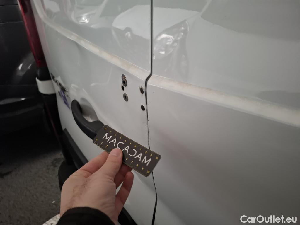  Renault  Trafic RENAULT  / 2019 / 4P / Fourgon tole FG GCF L1H1 1000 dCi 120 #40