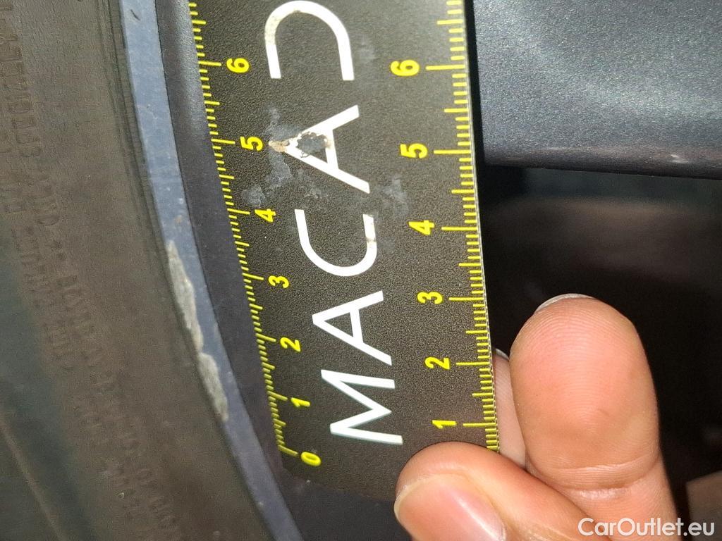  Peugeot  3008 PEUGEOT  / 2016 / 5P / SUV Hybrid4 300 e-EAT8 GT #16