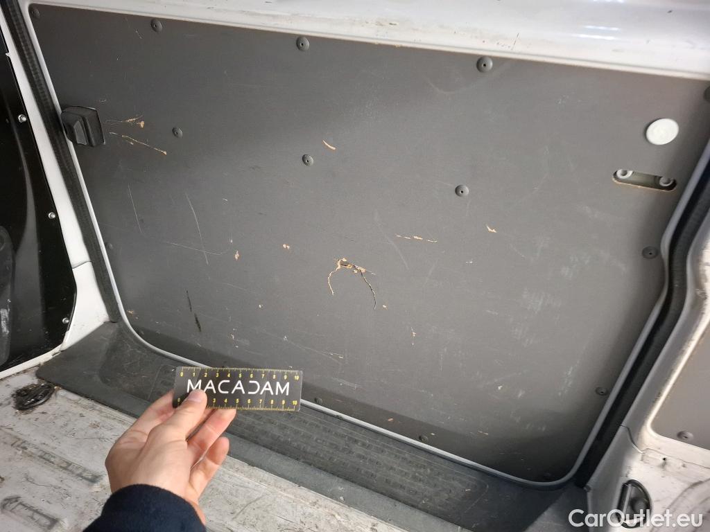  Volkswagen  Transporter VOLKSWAGEN  / 2019 / 4P / Fourgon tôlé 2.0 TDi 150 DSG7 L1H1 Business Plus #25