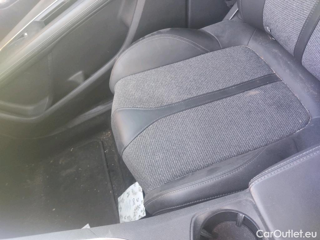  Peugeot  3008 PEUGEOT  / 2016 / 5P / todoterreno 1.5 BlueHDi 96kW (130CV) S&S Allure EAT8 #13