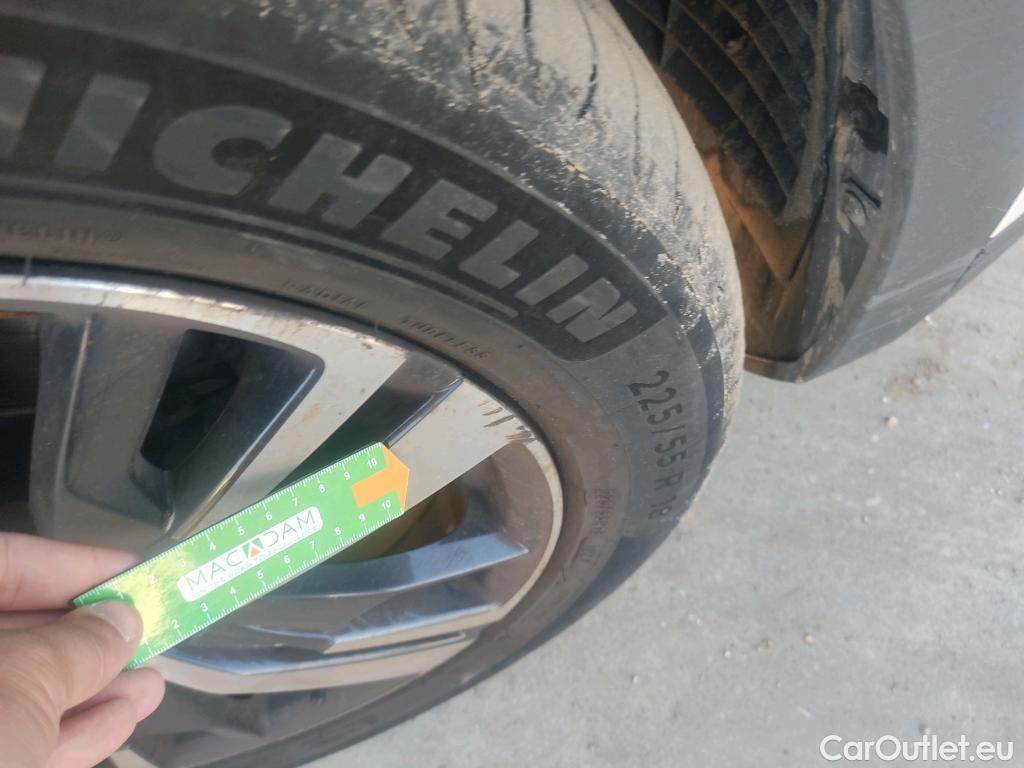  Peugeot  3008 PEUGEOT  / 2016 / 5P / todoterreno 1.5 BlueHDi 96kW (130CV) S&S Allure EAT8 #3