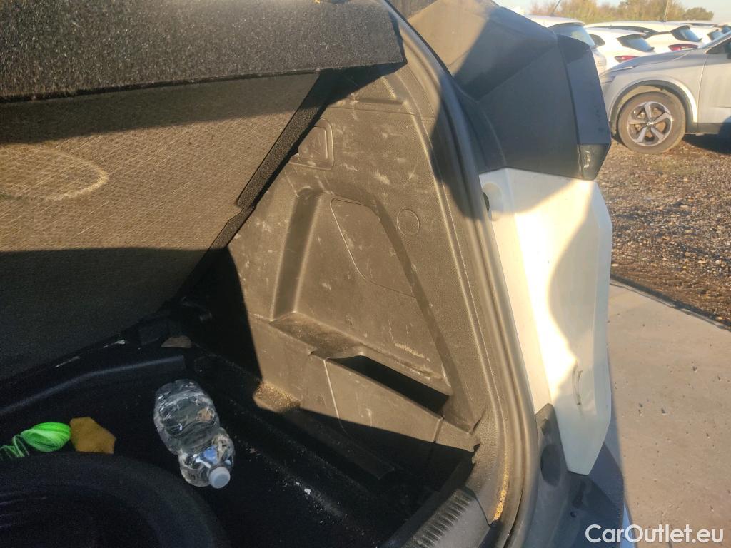  Peugeot  3008 PEUGEOT  / 2016 / 5P / todoterreno 1.5 BlueHDi 96kW (130CV) S&S Allure EAT8 #38