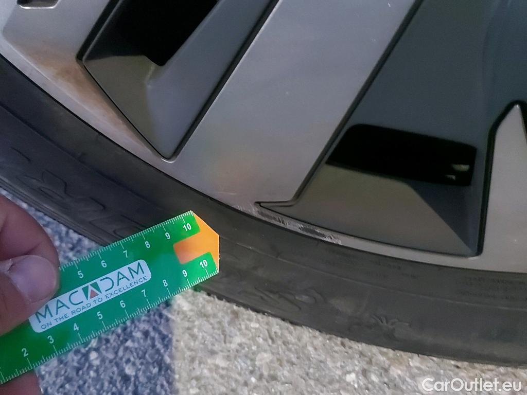  Peugeot  2008 PEUGEOT  / 2019 / 5P / todoterreno Active BlueHDI 81kW (110CV) #26