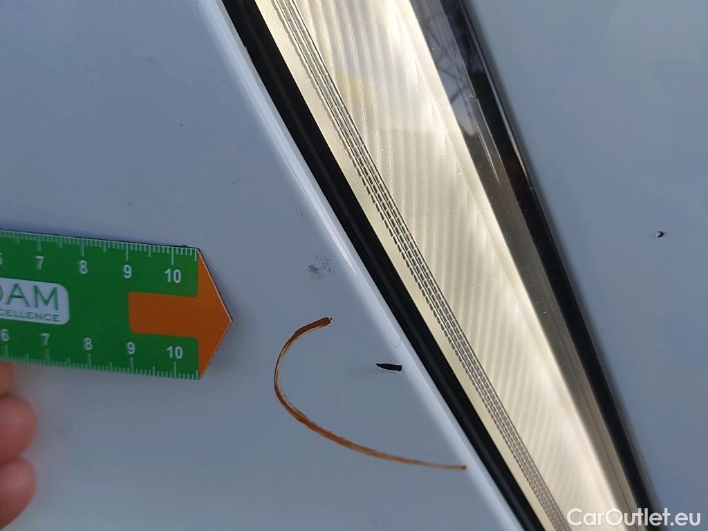  Peugeot  2008 PEUGEOT  / 2019 / 5P / todoterreno Active BlueHDI 81kW (110CV) #24