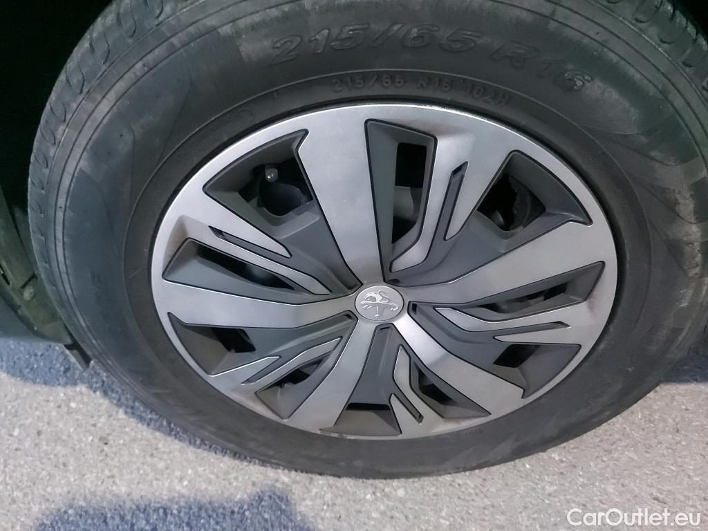  Peugeot  2008 PEUGEOT  / 2019 / 5P / todoterreno Active BlueHDI 81kW (110CV) #25