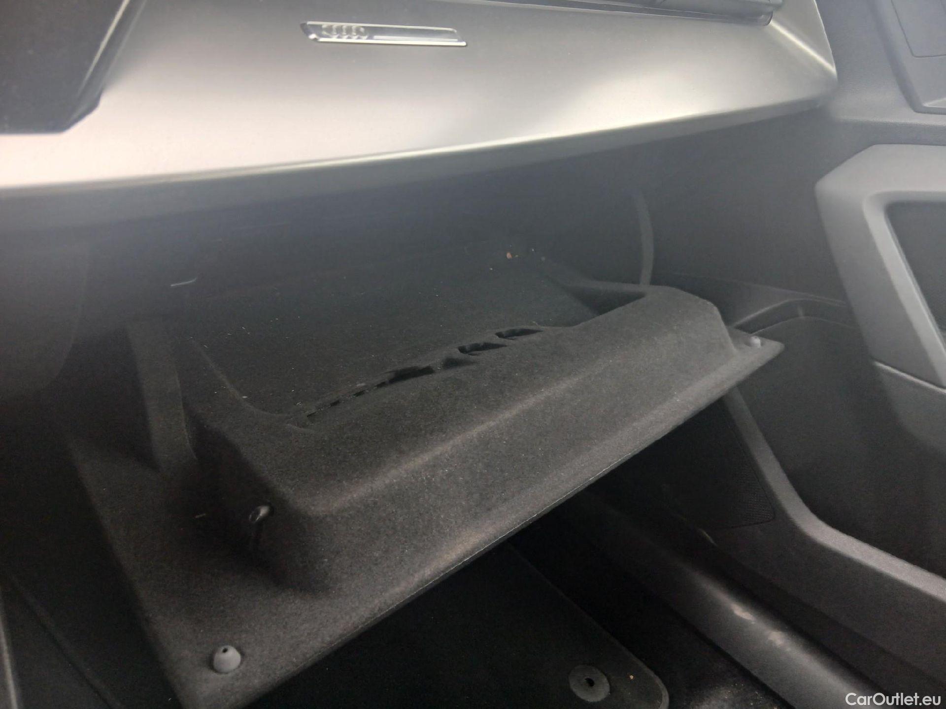  Audi  A3 AUDI  / 2020 / 5P / berlina con portón Sportback Advanced 35 TFSI 110kW (150CV) #1