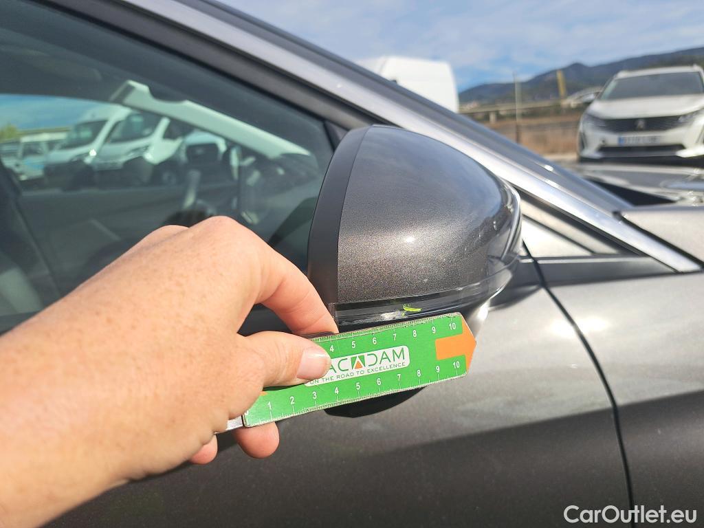  Peugeot  3008  Allure 1.5 HDi 130CV AT8 E6d #17