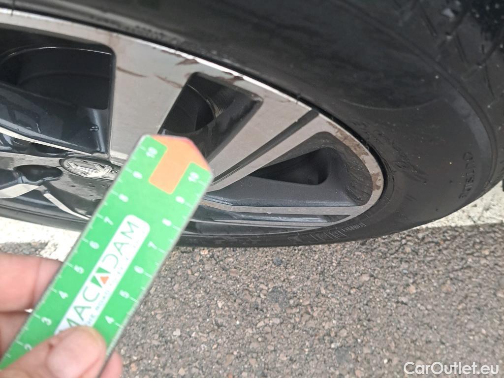  Peugeot  208 PEUGEOT  / 2019 / 5P / berlina con portón PureTech 73kW (100CV) Allure #6