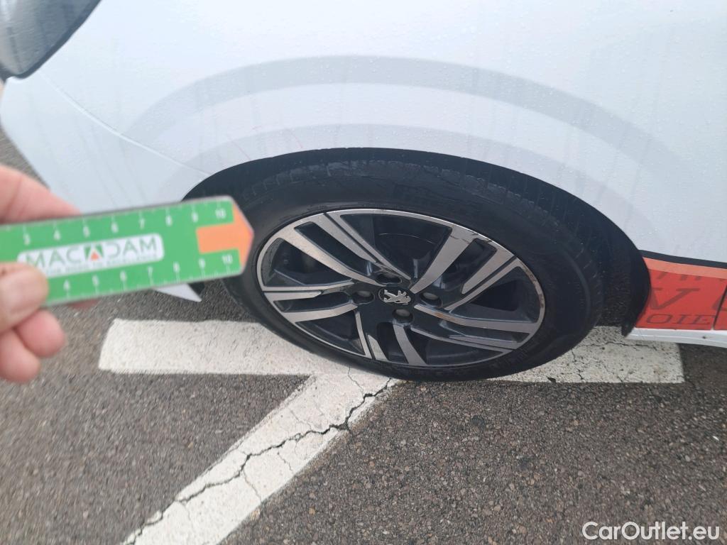  Peugeot  208 PEUGEOT  / 2019 / 5P / berlina con portón PureTech 73kW (100CV) Allure #5