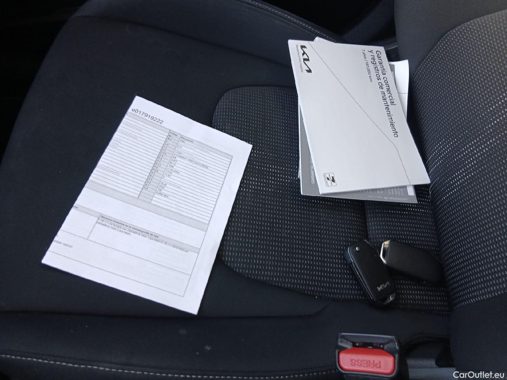  KIA  Sportage KIA  / 2022 / 5P / todoterreno 1.6 T-GDi 118kW (160CV) Drive 17