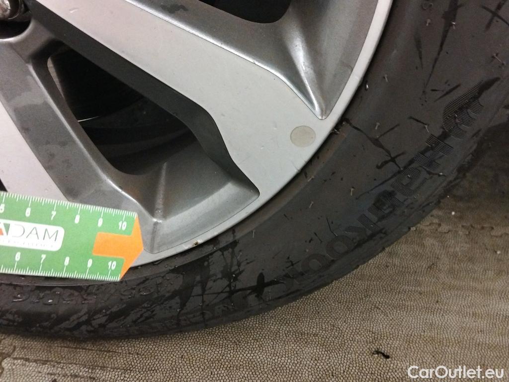  KIA  STONIC KIA  / 2017 / 5P / todoterreno 1.0 T-GDi 74kW (100CV) MHEV iMT Concept #14