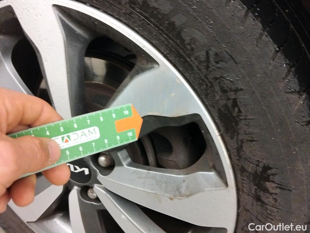  KIA  STONIC KIA  / 2017 / 5P / todoterreno 1.0 T-GDi 74kW (100CV) MHEV iMT Concept #18