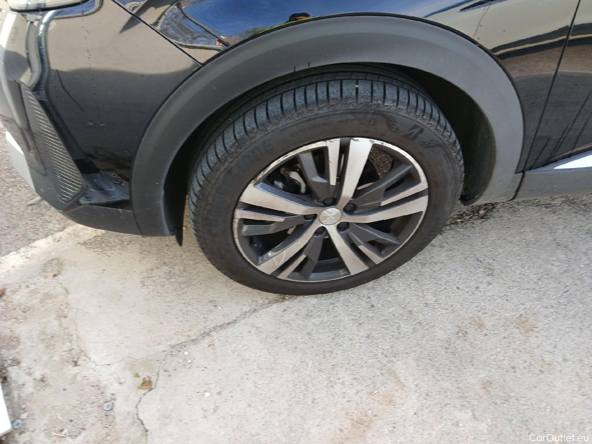  Peugeot  3008 PEUGEOT  / 2020 / 5P / todoterreno 1.5 BlueHDi 96kW S&S Allure Pack EAT8 #1