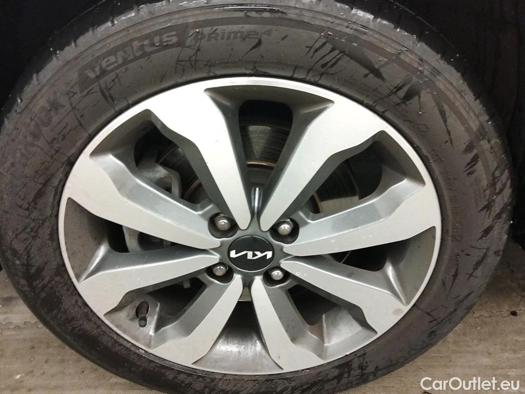  KIA  STONIC KIA  / 2017 / 5P / todoterreno 1.0 T-GDi 74kW (100CV) MHEV iMT Concept #13