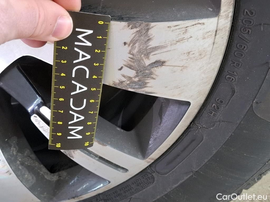  Renault  Captur RENAULT  5p Crossover Business dCi 90 - 18 #37