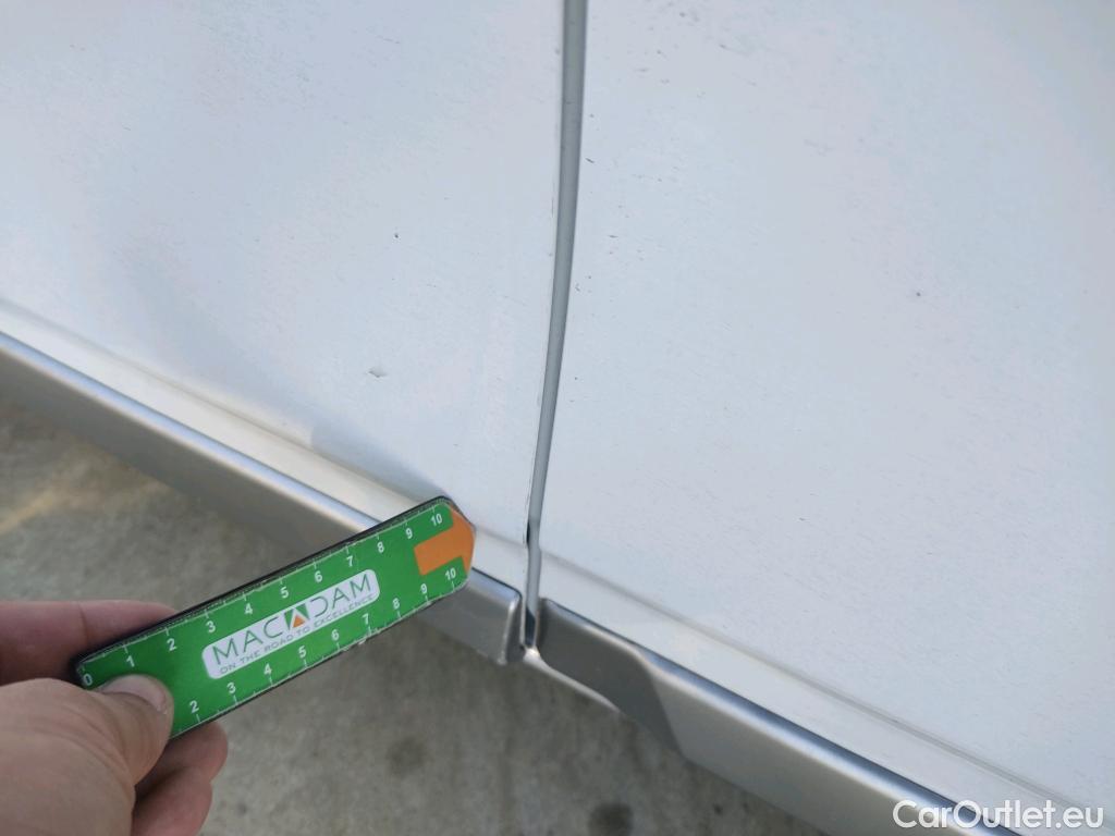  Hyundai   Ioniq HYUNDAI / 2019 / 5P / berlina con portón 1.6 GDI HEV Tecno DCT #15