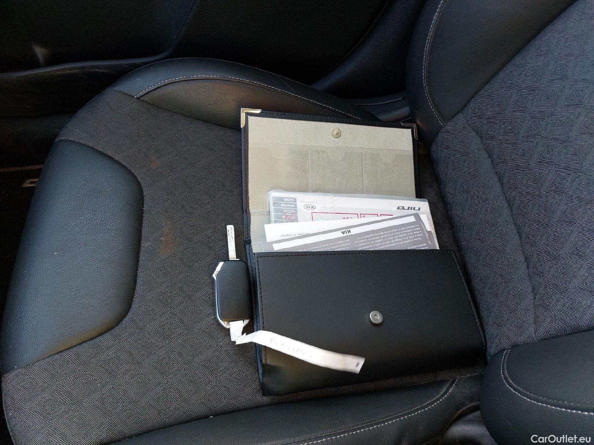  KIA  Niro KIA  / 2019 / 5P / crossover 1.6 GDi HEV 104kW (141CV) Drive #1