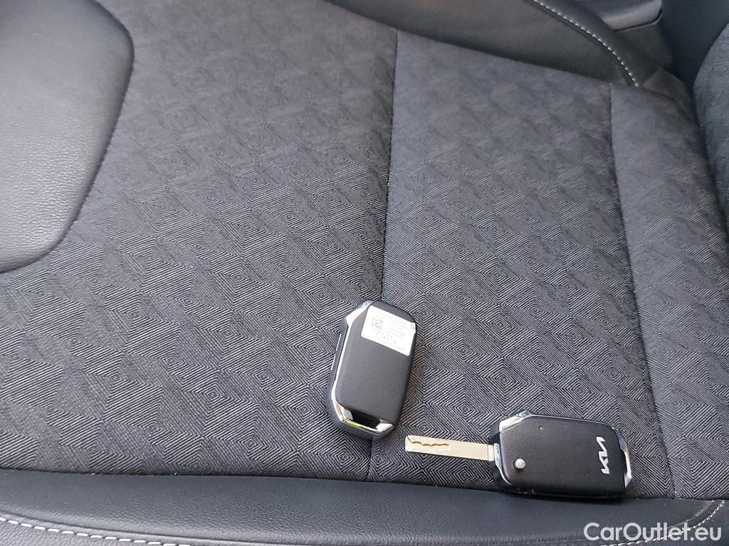  KIA  Niro KIA  / 2019 / 5P / crossover 1.6 GDi HEV 104kW (141CV) Drive #10