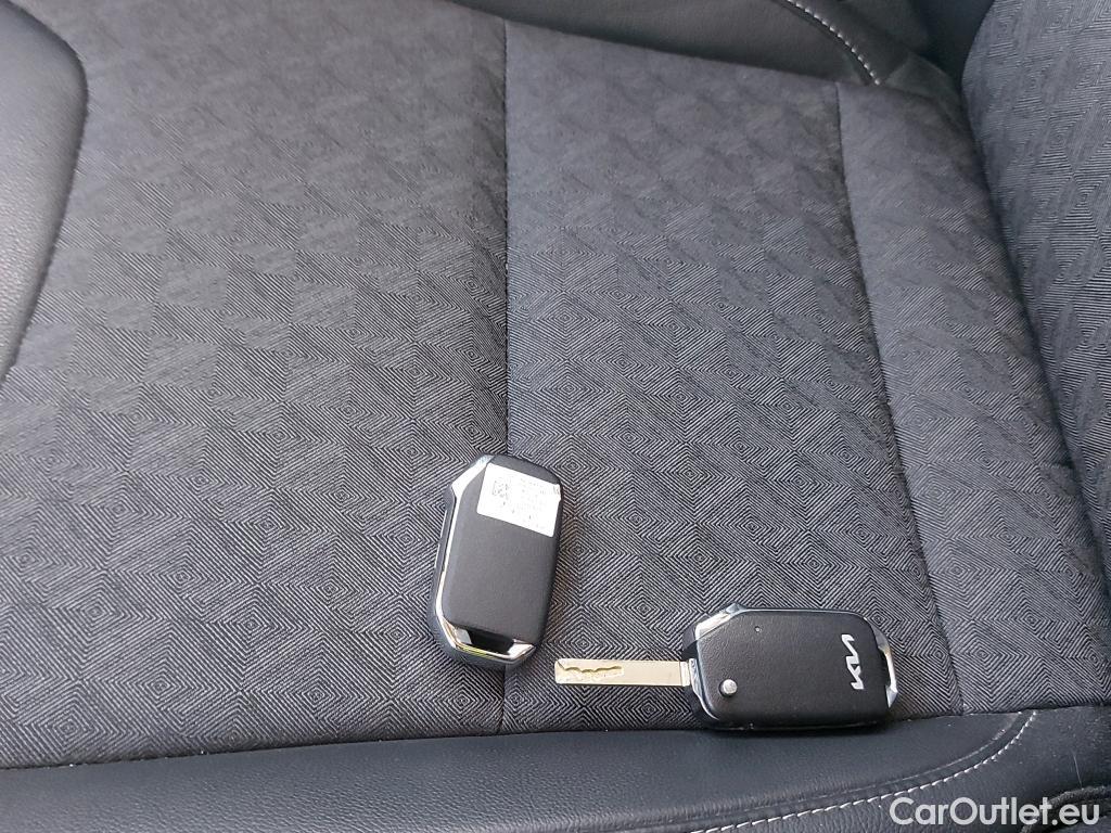  KIA  Niro KIA  / 2019 / 5P / crossover 1.6 GDi HEV 104kW (141CV) Drive #9