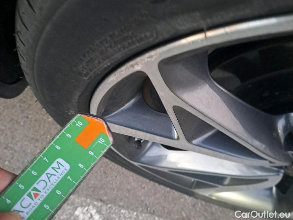  KIA  Niro KIA  / 2019 / 5P / crossover 1.6 GDi HEV 104kW (141CV) Emotion #2