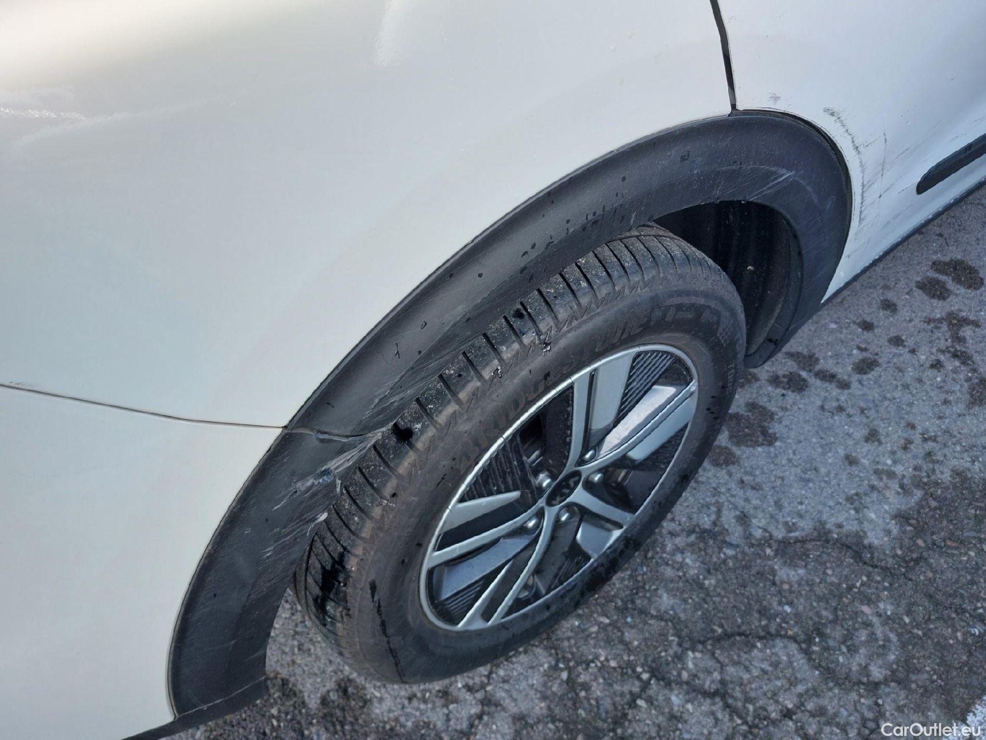  KIA  Niro KIA  / 2019 / 5P / crossover 1.6 GDi HEV 104kW (141CV) Drive #35