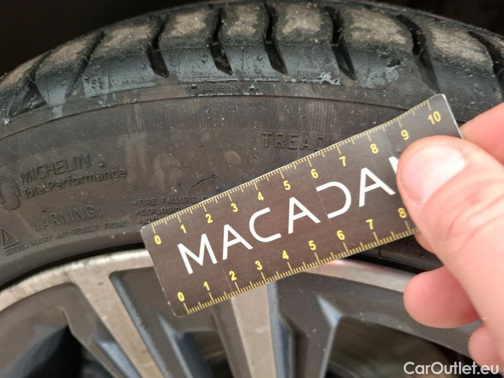  Bmw  Serie 1 BMW Série 1 / 2019 / 5P / Berline 116i DKG7 Business Design #17