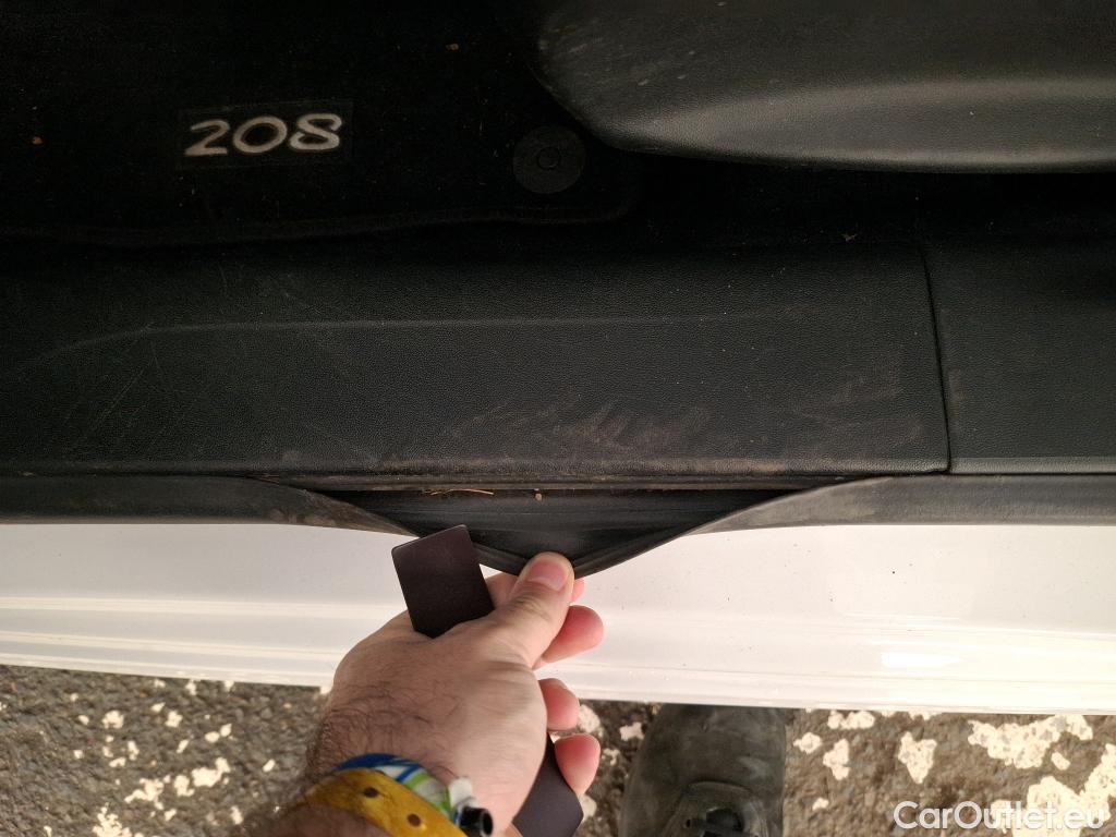  Peugeot  208  Active Business 1.6 HDi 75CV BVM5 E6 #14