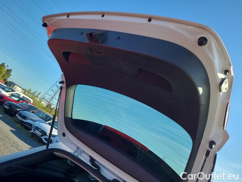  Hyundai  i30  (PD)(01.2017  ->)  kom.1.5T-GDI Family Smart #6