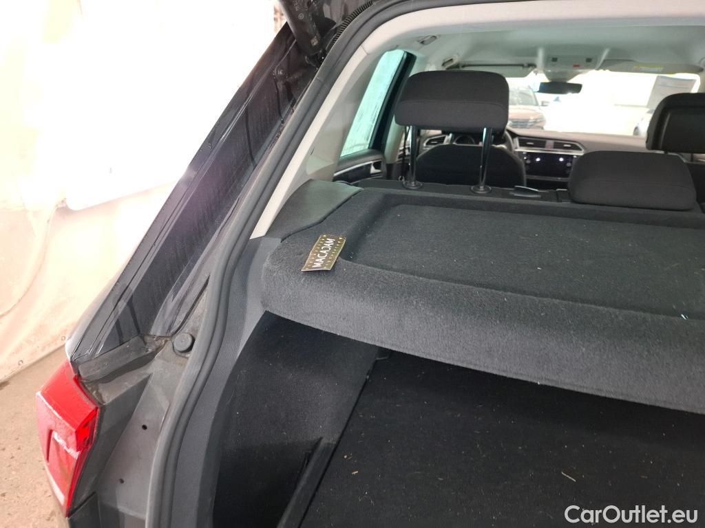  Volkswagen  Tiguan VOLKSWAGEN  / 2020 / 5P / SUV 1.5 TSI 150 DSG7 LIFE PLUS #15