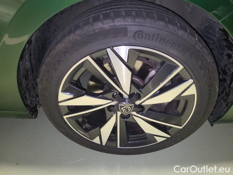  Peugeot  308   (P5) (2021)  1.5BHDi 130 Allure 5d #17