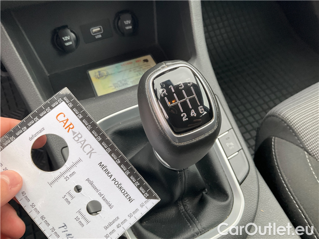  Hyundai  i30  kom.1.5i Family Comfort 5d #15