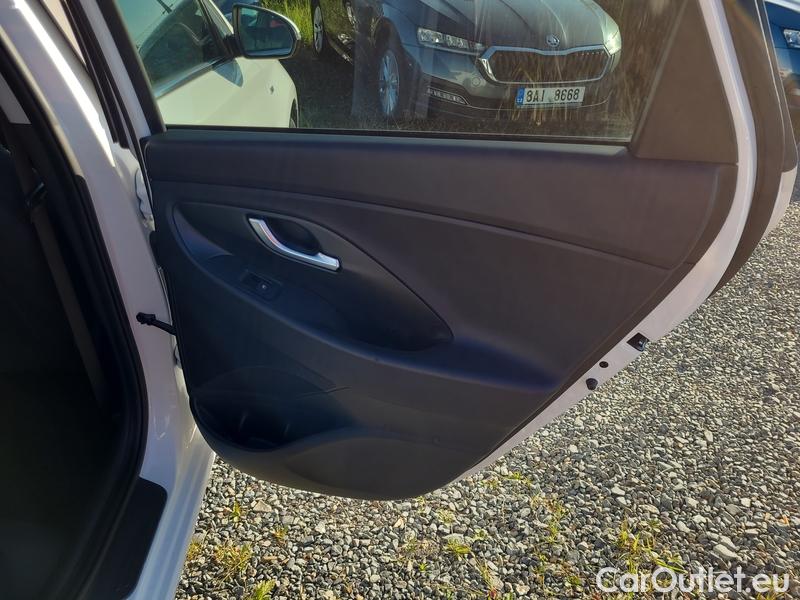  Hyundai  i30  (PD)(01.2017  ->)  kom.1.5T-GDI Family Smart #8