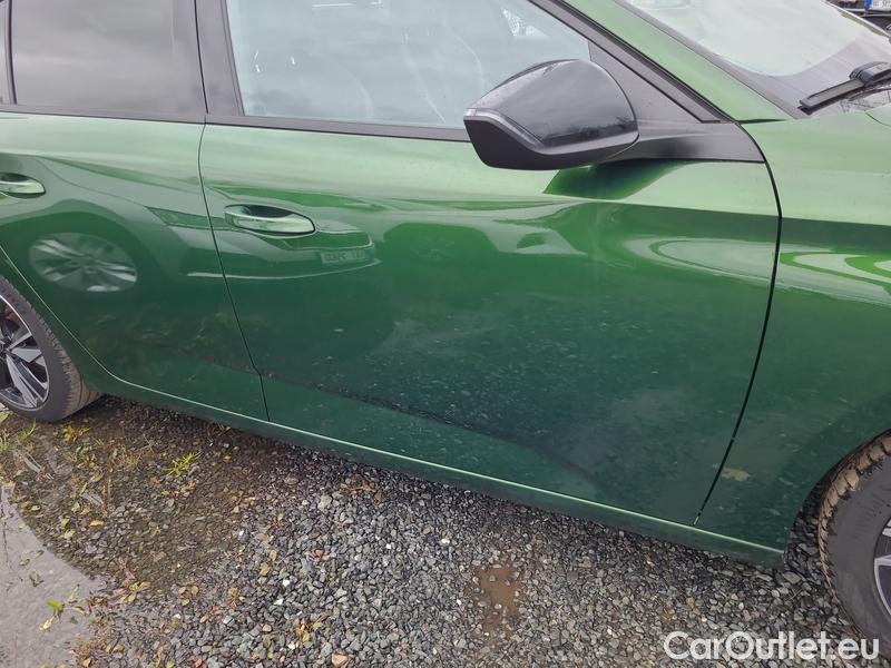  Peugeot  308   (P5) (2021)  1.5BHDi 130 Allure 5d #24