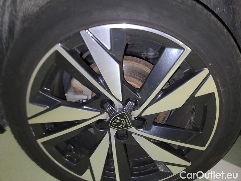  Peugeot  308   (P5) (2021)  1.5BHDi 130 Allure 5d #14