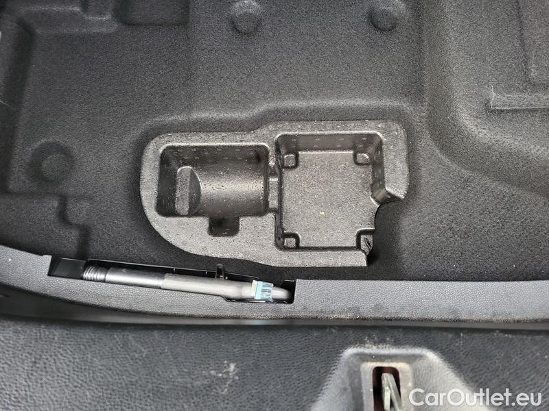  Mercedes  E-Klasse  Coupe (BM  238)(12.2016->) E coupe 200 Avantgarde 4M AT #17