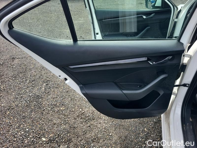  Skoda  Octavia  Lim. (NX3)(2020)  1.5TSI 110 Ambition 5d #15