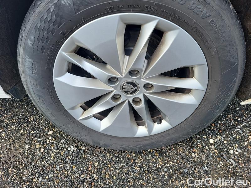  Skoda  Octavia  Lim. (NX3)(2020)  1.5TSI 110 Ambition 5d #7