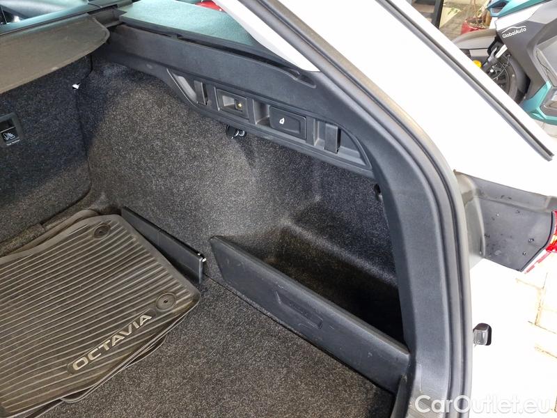  Skoda  Octavia  Combi (NX3)(2020) Oct.Combi 1.5TSI 110 Style Aut #13