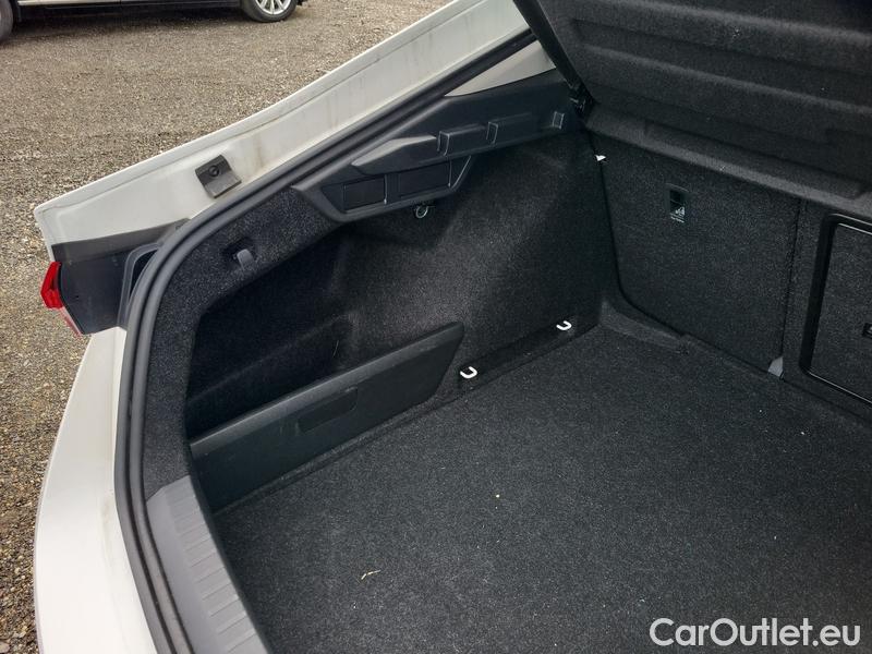  Skoda  Octavia  Lim. (NX3)(2020)  1.5TSI 110 Ambition 5d #19