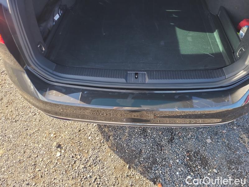  Volkswagen  Passat  Variant (CB5) (2019) Pas.Var.2.0TDI 147 Elegan.AT #16