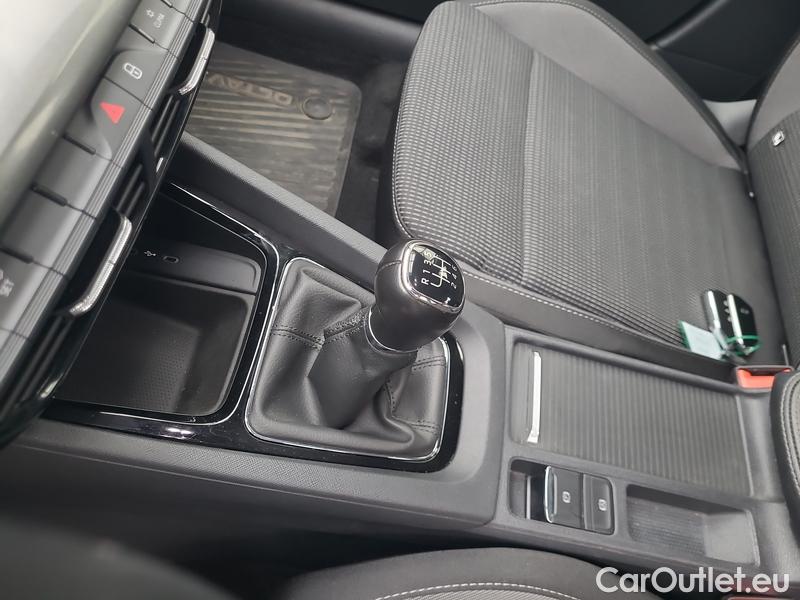  Skoda  Octavia  Lim. (NX3)(2020)  2.0TDI 85 Ambition 5d #8